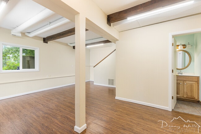 Building Photo - 5701 Kallander Ave