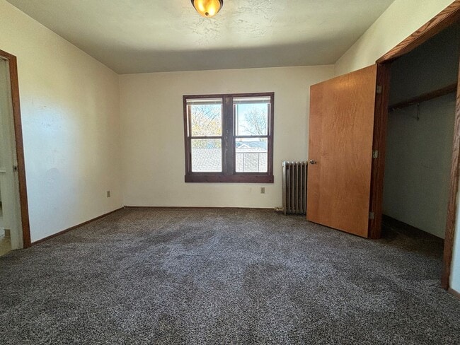 Building Photo - 828 S Maple Ave