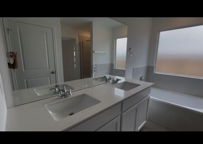 Building Photo - 152 Zircon Ln