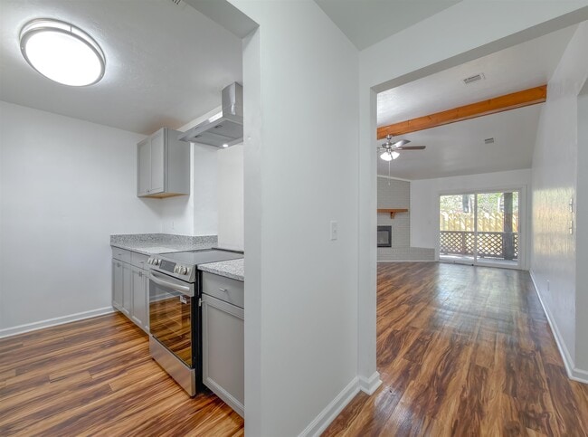 Building Photo - 3022 Homewood Pl