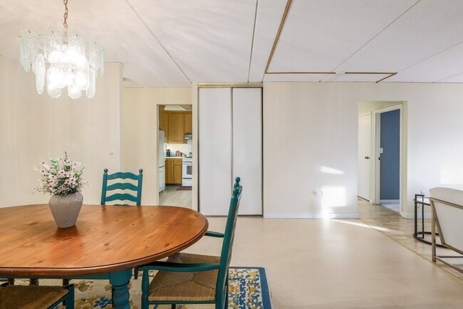 Building Photo - 1550 Worcester Rd