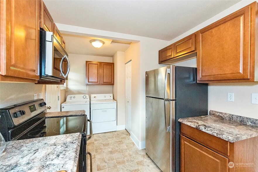 Building Photo - 916 Hull Ave