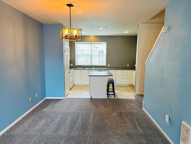 Building Photo - Charming Condo in Terrific Waterfront Location