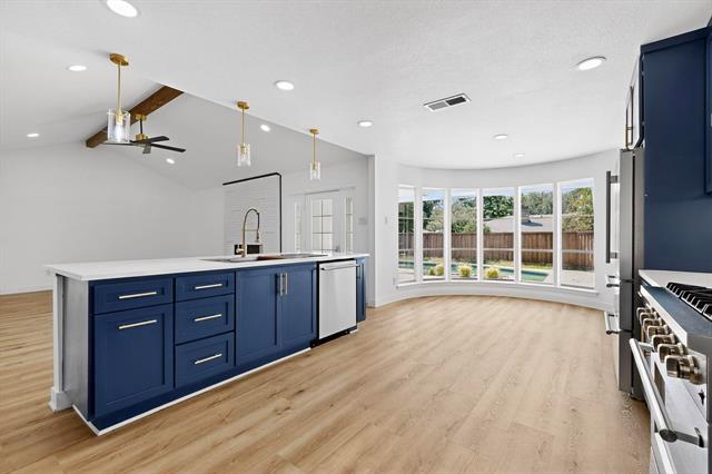 Building Photo - 7116 Town Bluff Dr