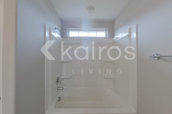 Building Photo - 300 Hemlock Ct