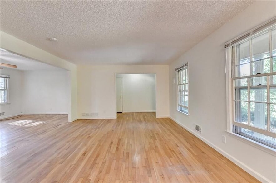 Building Photo - 2628 Whitehurst Dr