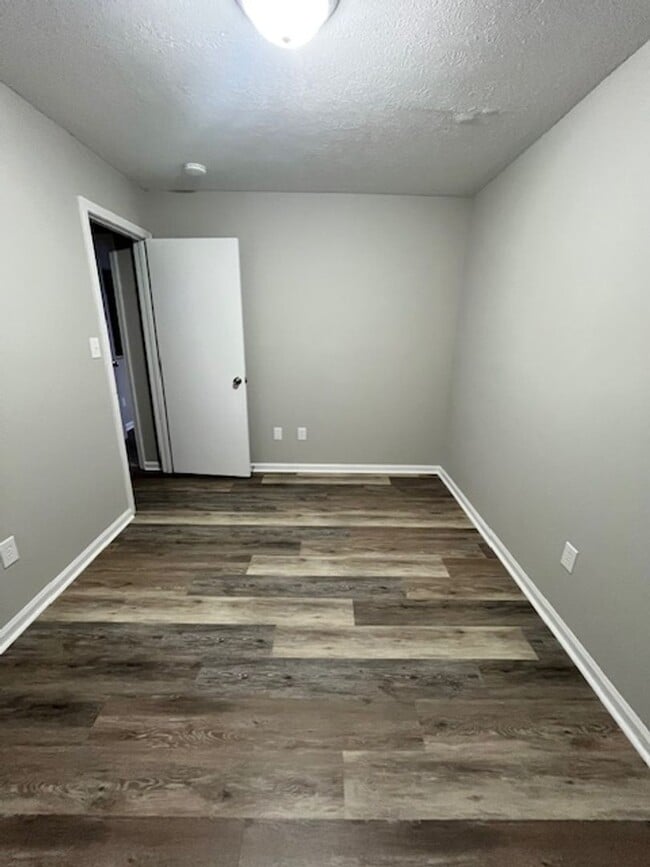 Building Photo - 2 Bedroom, 1.5 Bath Close to Berea College