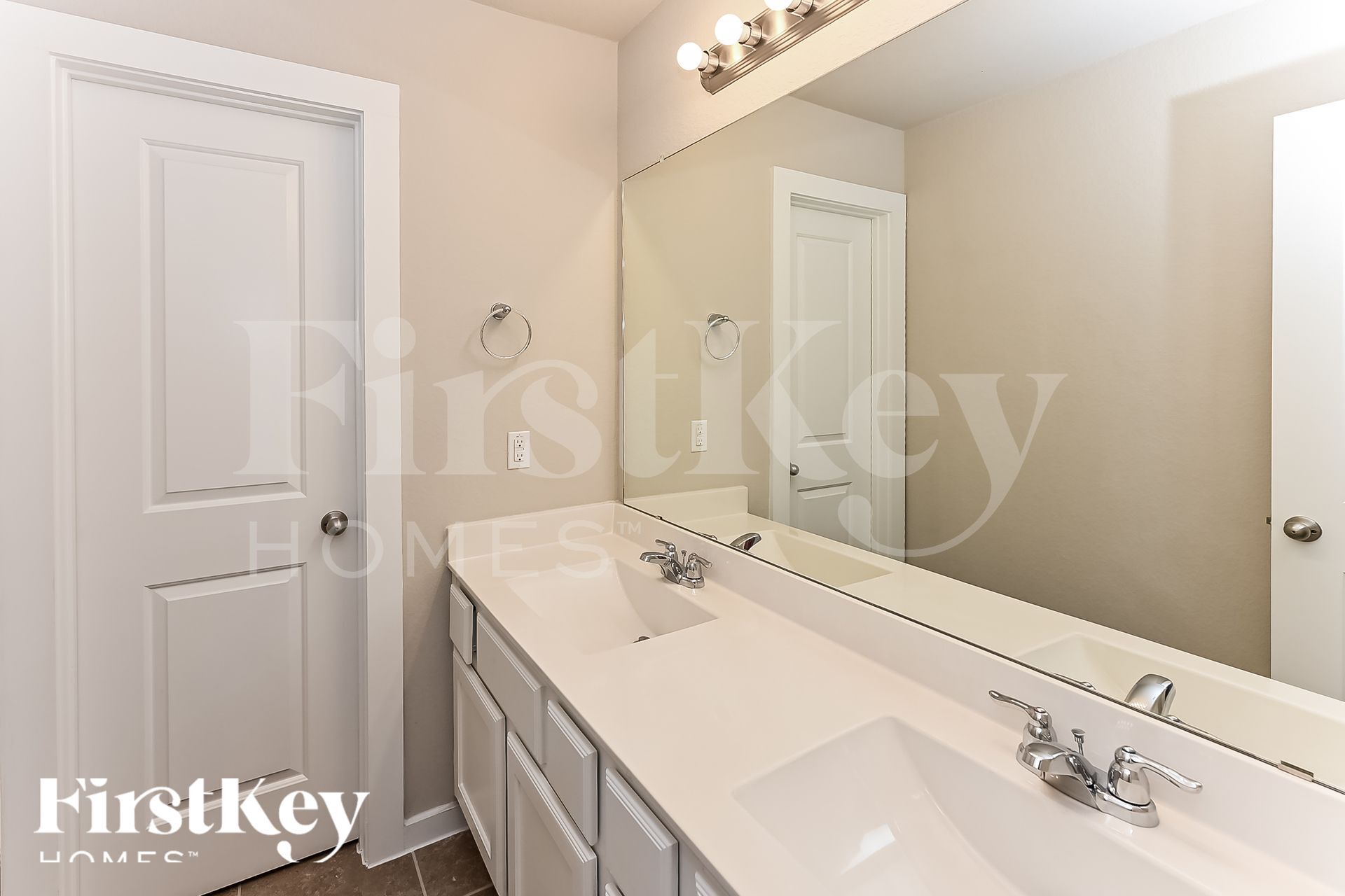 Building Photo - 12319 Summerbrook Dr