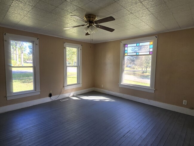 Building Photo - 505 Ave 2 NE