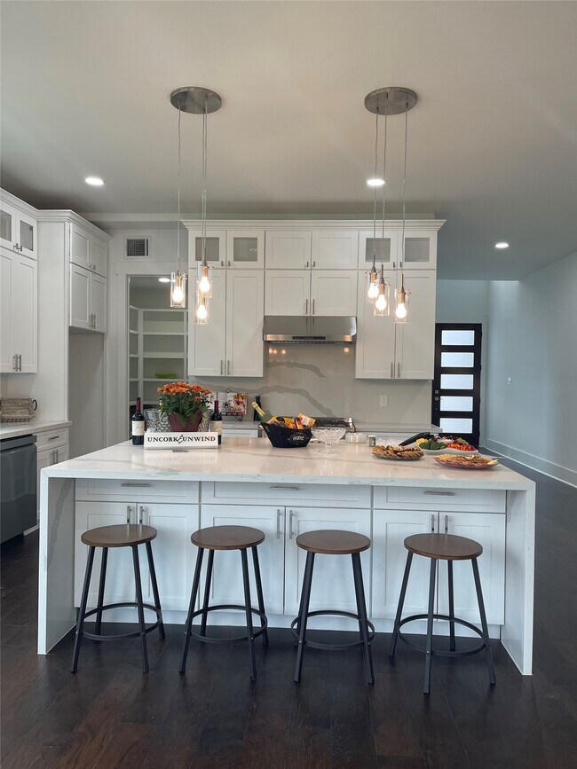 Building Photo - 114 Bentwood Dr