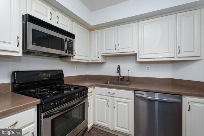 Building Photo - 206 Salem Ct