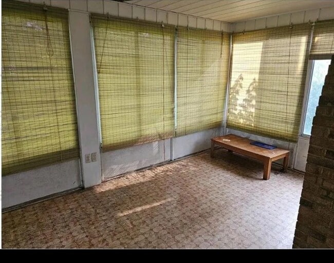 Building Photo - 1446 Shaker Dr