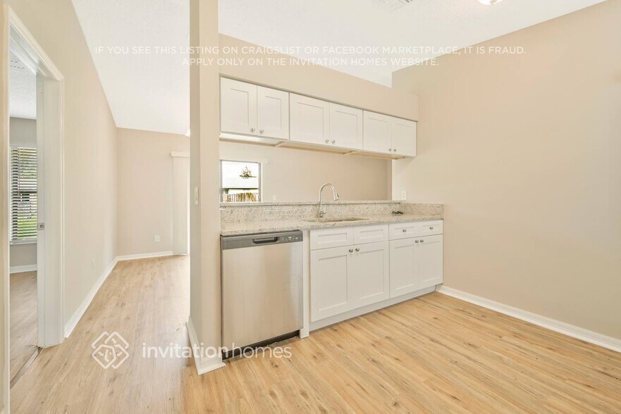 Building Photo - 2400 Captain Dr