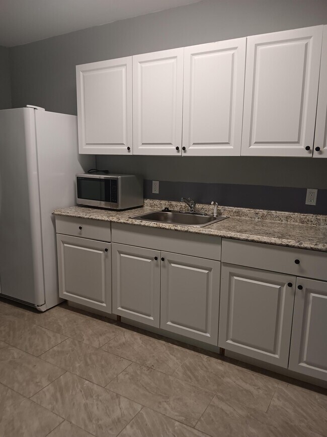 Building Photo - 2321 Irlo Dr