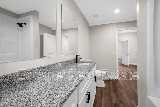 Building Photo - 5834 Victoria Ave