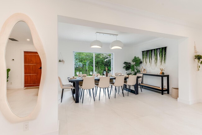 Building Photo - 616 NE 16th Terrace