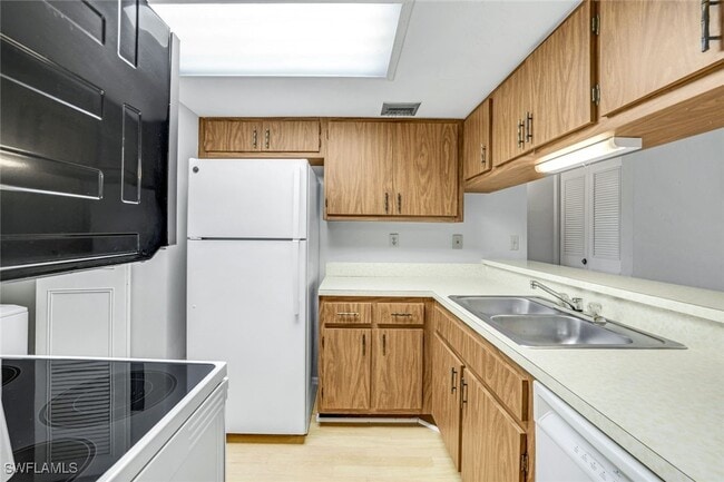 Building Photo - 35 Greenbrier St