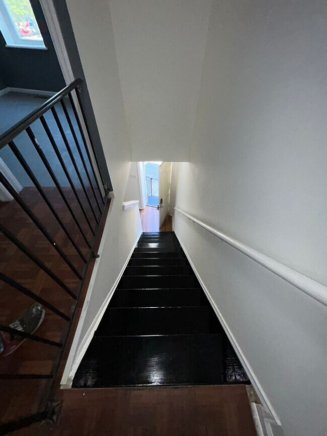 Building Photo - 71 Power St