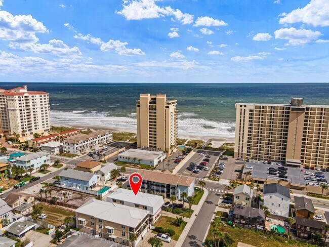 Building Photo - Modern 2 Bed 2 Bath. Only 1 Block Away from Jacksonville Beach. Pet Friendly