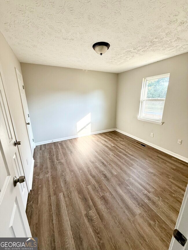 Building Photo - 240-240 Toby Springs Ln