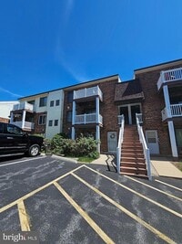 Building Photo - 6922 Hilltop Dr