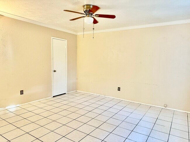 Building Photo - 16118 Lazy Ridge Rd