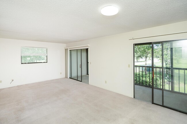 Building Photo - 10 Cristina Ct