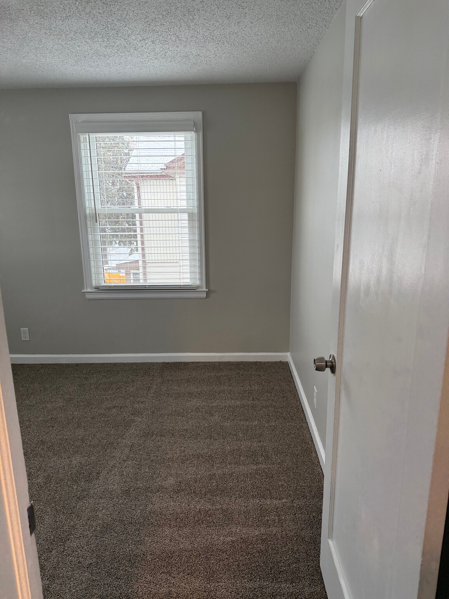 Building Photo - 33 Montfort Dr