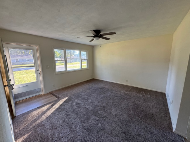 Building Photo - 1415 Hackberry Ln