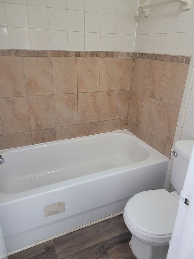 Building Photo - FOR RENT!! CUTE AND COZY 2 BED 1.5 BATH WITH GARAGE (MOVE IN SPECIAL)...