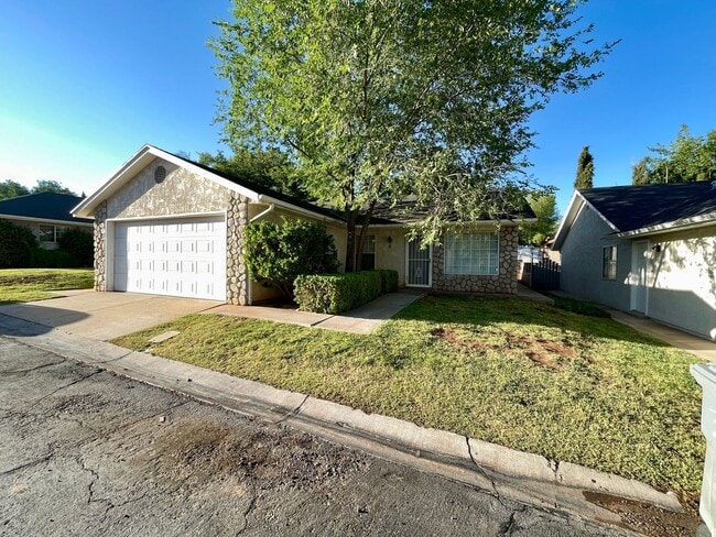 Primary Photo - Adorable 3-BR Home with Garage and Amenities