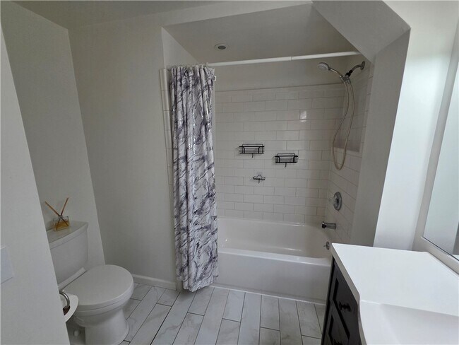 Building Photo - 311 Woodview Ave