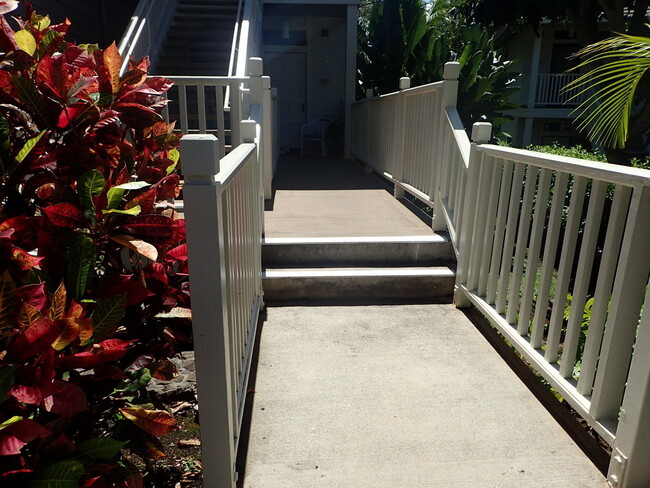 Building Photo - Spacious Furnished Grand Champions End Unit Available