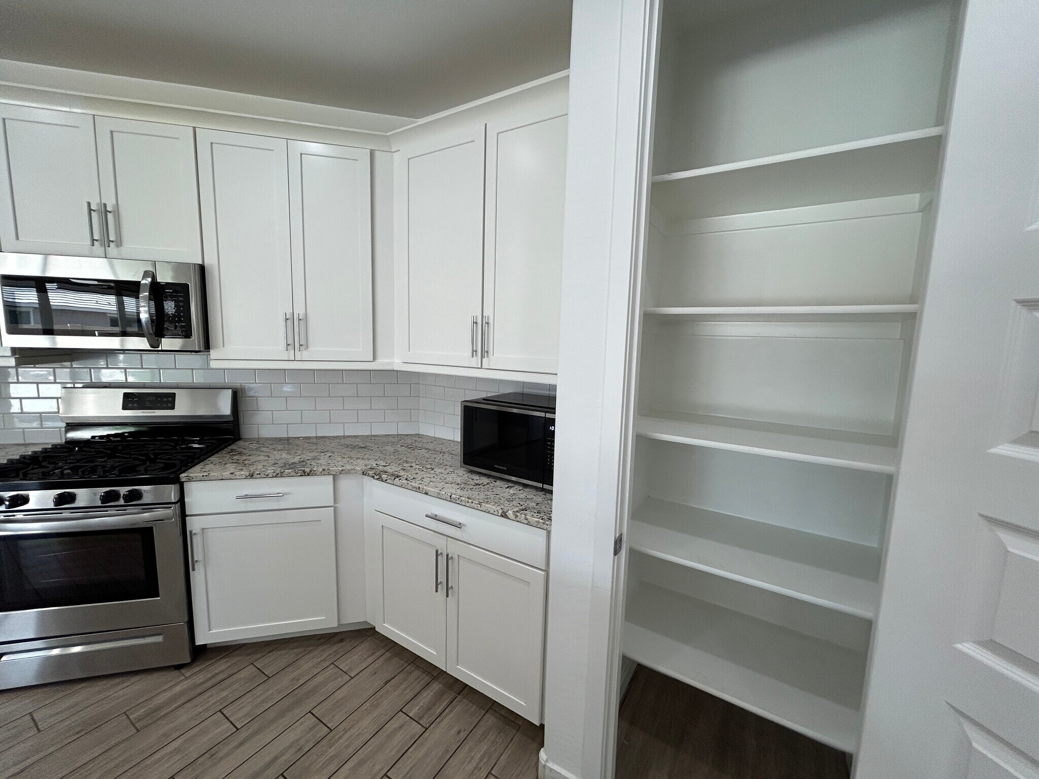 Building Photo - 2241 E Meadowview Ct