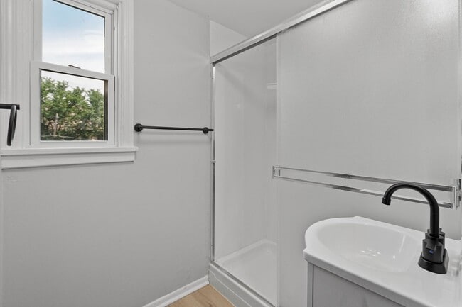 Building Photo - BLACK FRIDAY DEAL! SCORE 50% OFF 1ST MONTH'S RENT IF SIGNED BY NOV. 28! Beautiful 2 bedroom home ...