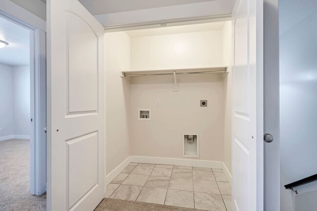 Building Photo - Gorgeous Three Bedroom Townhome; Herriman//