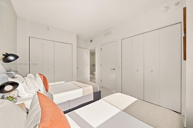 Building Photo - 501 NE 31st St