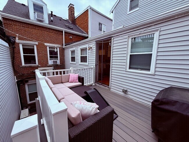 Building Photo - 353 Sumner St