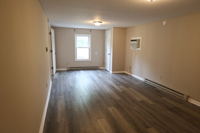 Building Photo - 549 S Gum St