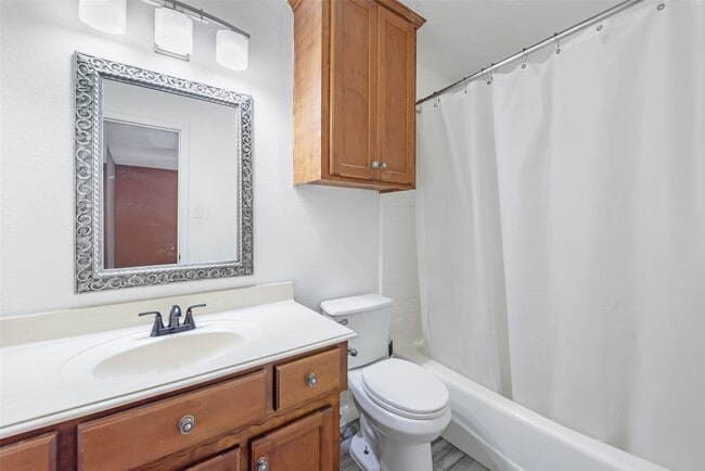 Building Photo - 123 Ballantrae Ln