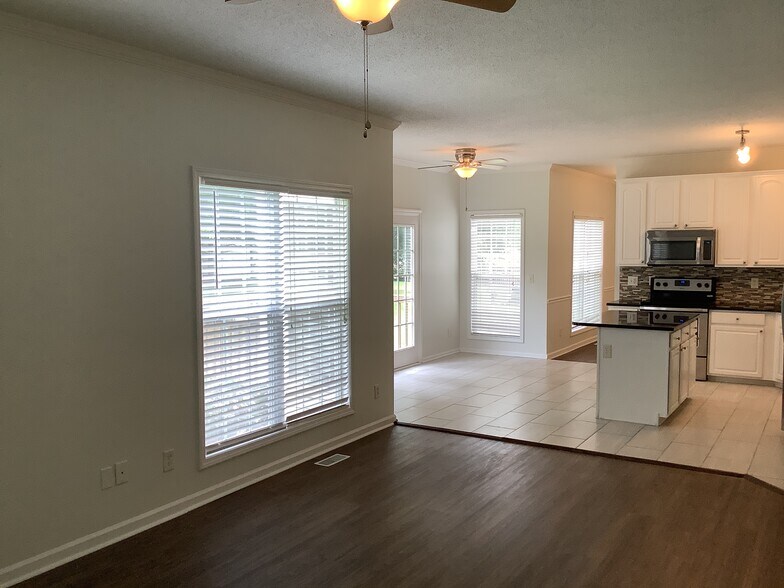Building Photo - 2106 Forest Edge Dr