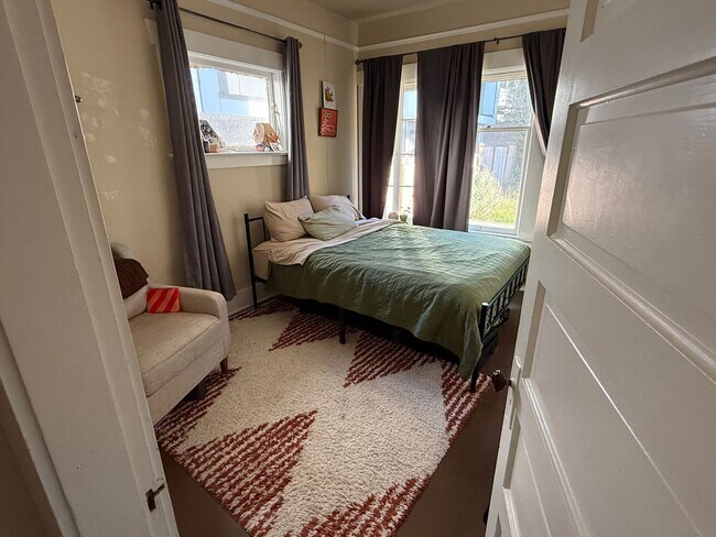 Building Photo - Beautiful 4-Bedroom Home in the Heart of Wallingford