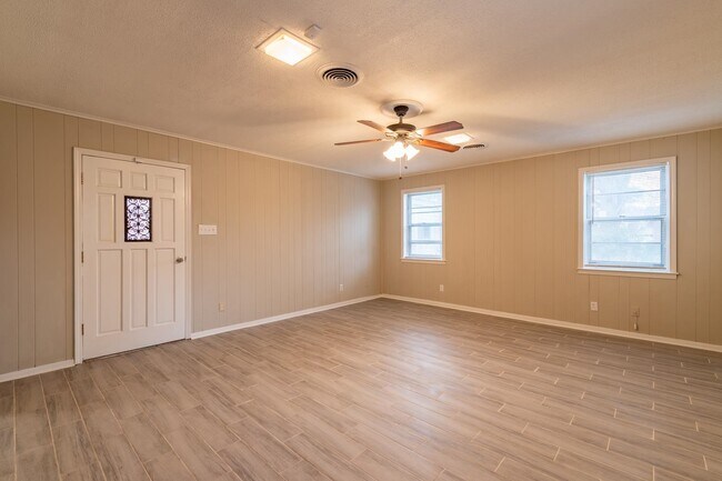 Building Photo - 5121 Ginger Cir