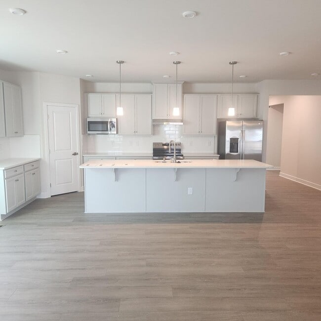 Building Photo - 211 Woodcreek Rd