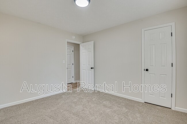 Building Photo - 34 Conifer Ct