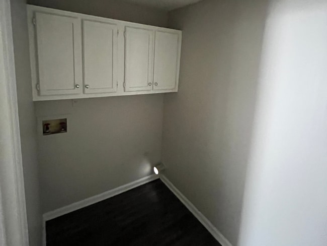 Building Photo - Charming 3BR/2BA Memphis Home | Hardwood Floors, 1-Car Garage & Fenced Yard
