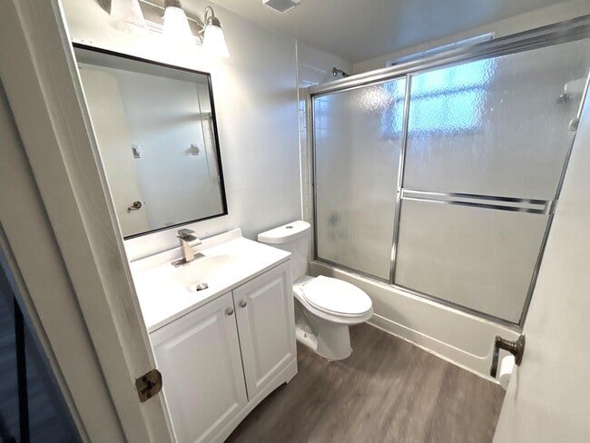 Building Photo - 1552 SE Royal Green Cir