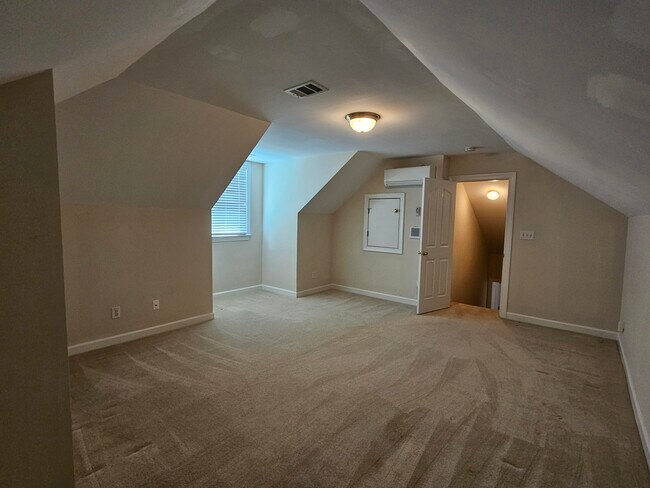 Building Photo - 115 Willow Oak Loop