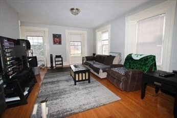 Building Photo - 122 Elm St