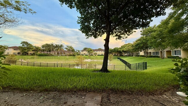 Building Photo - Spacious 3/3 Townhouse with Lake View – Sa...